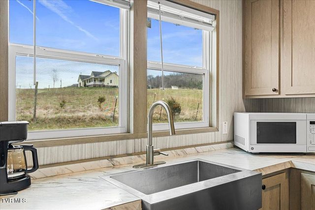 3218 Stanley Valley Road, Surgoinsville, TN 37873