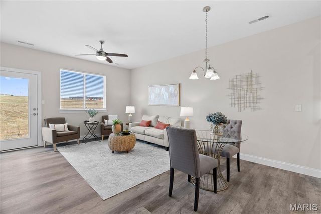 897 Walter Way, Washington, MO 63090