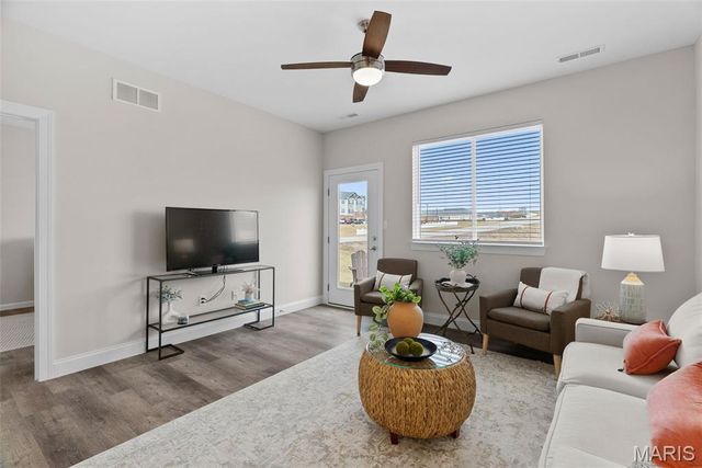 897 Walter Way, Washington, MO 63090