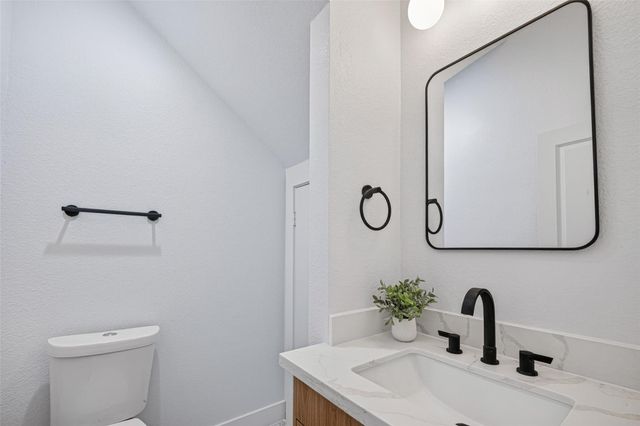 7840 Nashville Unit B Street, Houston, TX 77028