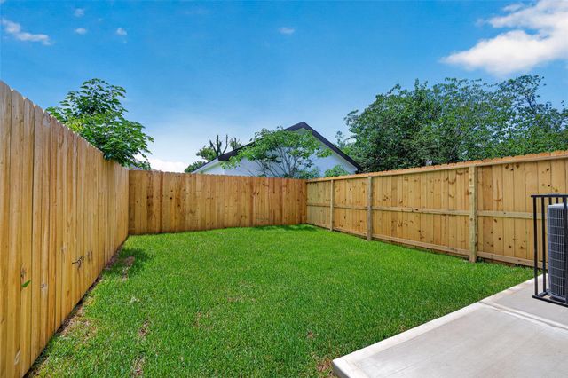 7840 Nashville Unit B Street, Houston, TX 77028