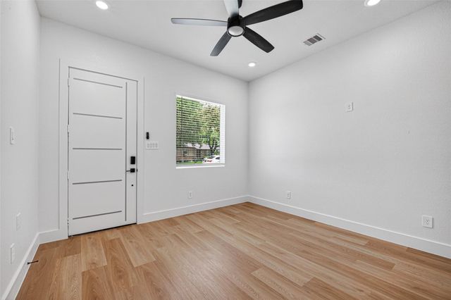 7840 Nashville Unit B Street, Houston, TX 77028