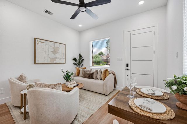 7840 Nashville Unit B Street, Houston, TX 77028