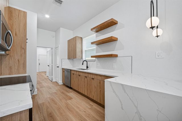 7840 Nashville Unit B Street, Houston, TX 77028