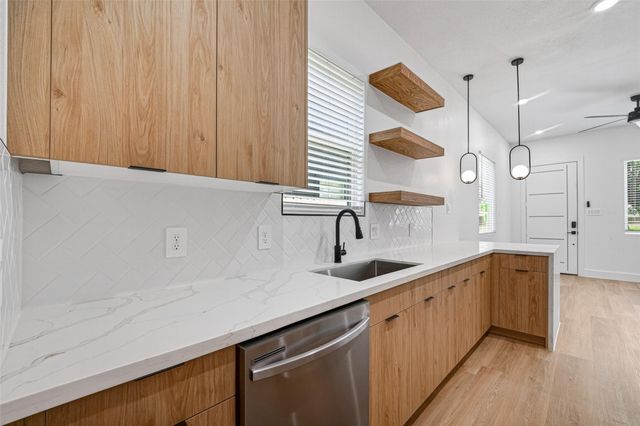 7840 Nashville Unit B Street, Houston, TX 77028