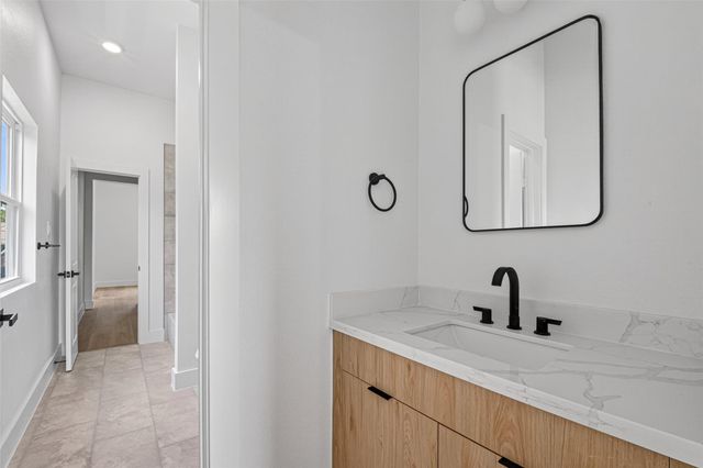 7840 Nashville Unit B Street, Houston, TX 77028