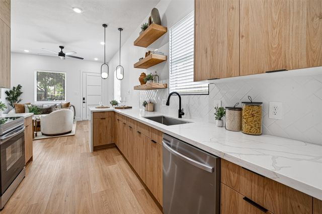 7840 Nashville Unit B Street, Houston, TX 77028