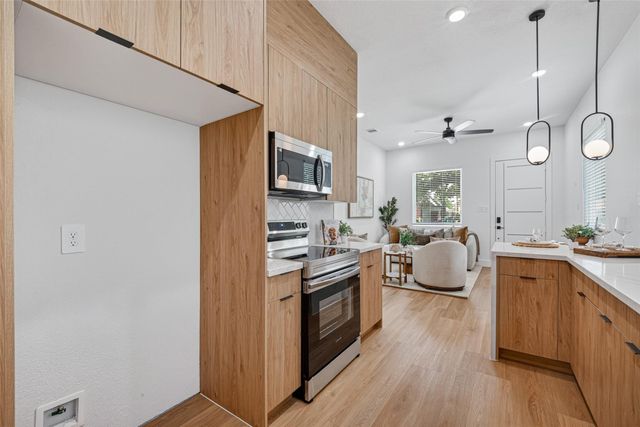 7840 Nashville Unit B Street, Houston, TX 77028