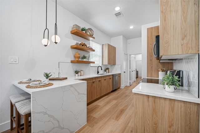 7840 Nashville Unit B Street, Houston, TX 77028