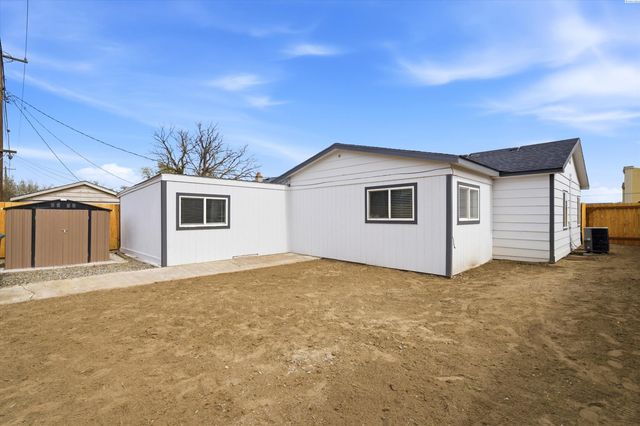 1353 Carolina Ave, Richland, WA 99352