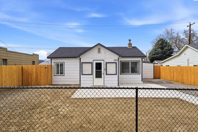 1353 Carolina Ave, Richland, WA 99352