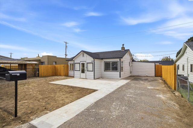 1353 Carolina Ave, Richland, WA 99352