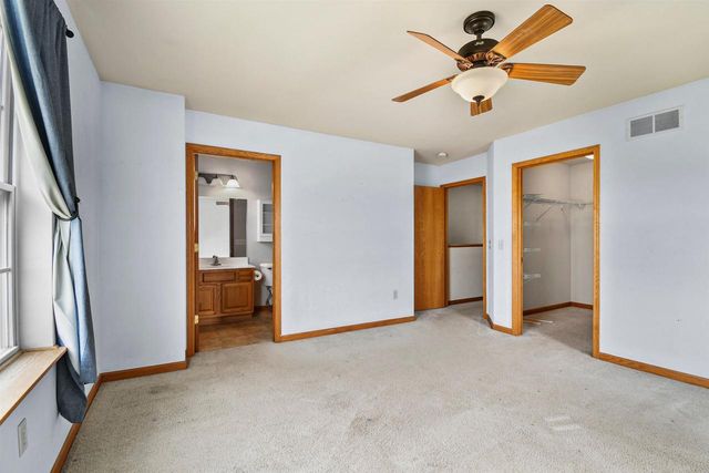 632 Hunter Oaks Boulevard, Watertown, WI 53094