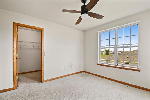 632 Hunter Oaks Boulevard, Watertown, WI 53094