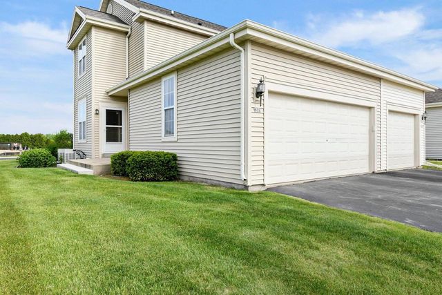 632 Hunter Oaks Boulevard, Watertown, WI 53094