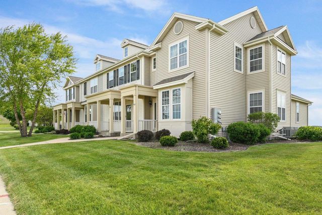 632 Hunter Oaks Boulevard, Watertown, WI 53094