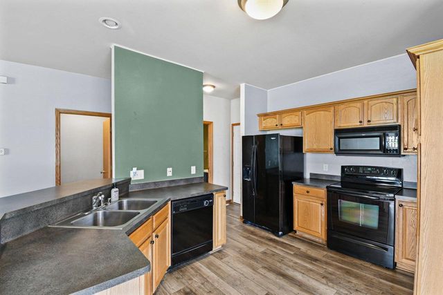 632 Hunter Oaks Boulevard, Watertown, WI 53094