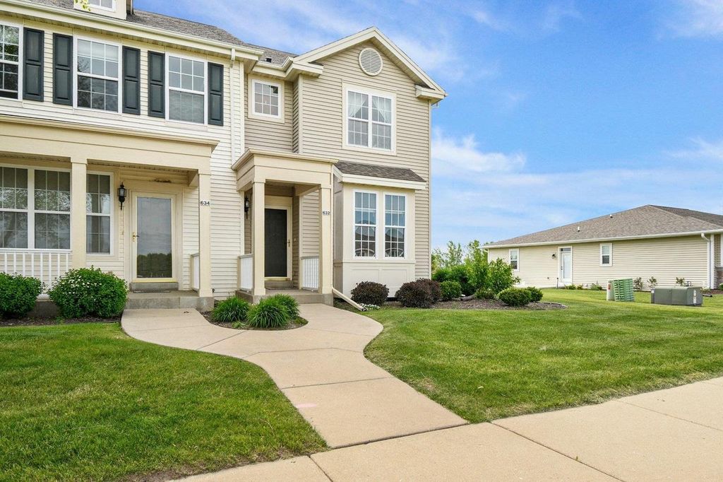 632 Hunter Oaks Boulevard, Watertown, WI 53094