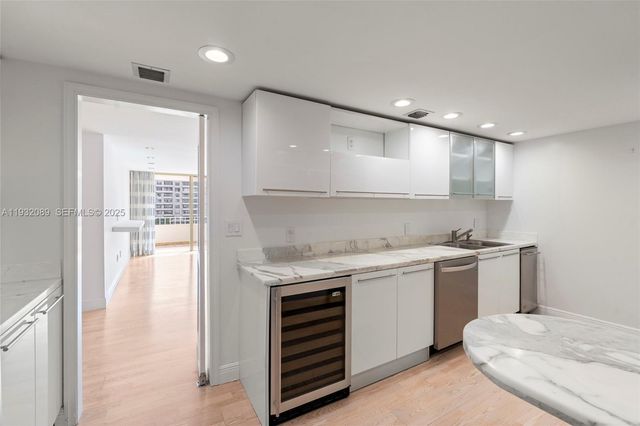 199 Ocean Lane Dr 611, Key Biscayne, FL 33149