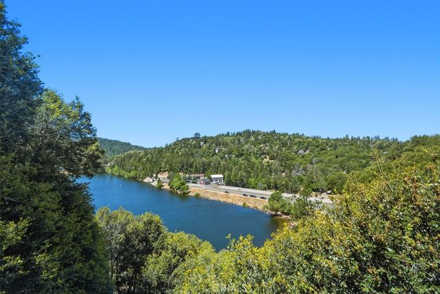 320 Delle, Crestline, CA 92325