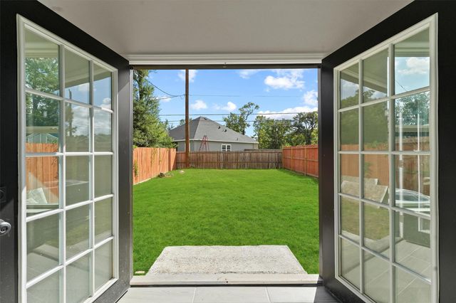 9212 Arvin Street, Houston, TX 77028