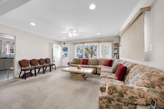 13341 Albany Street, Oak Park, MI 48237