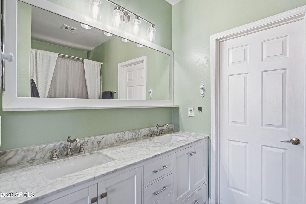 Image 11 of property listing at 1724 W HEMINGWAY Lane, Anthem, AZ 85086