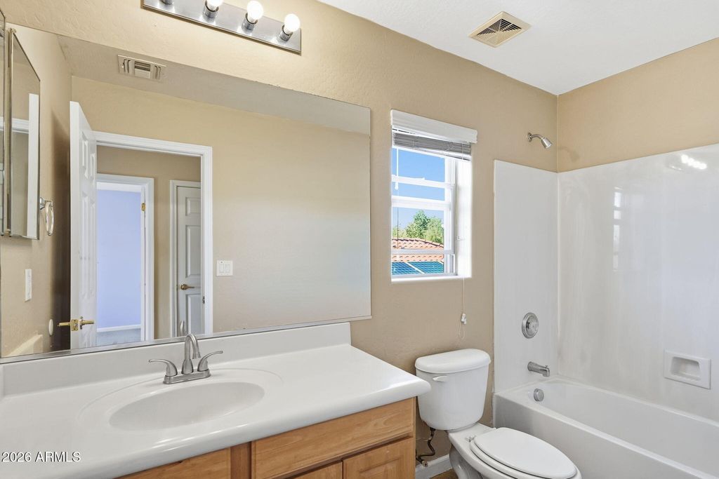 Image 15 of property listing at 1724 W HEMINGWAY Lane, Anthem, AZ 85086