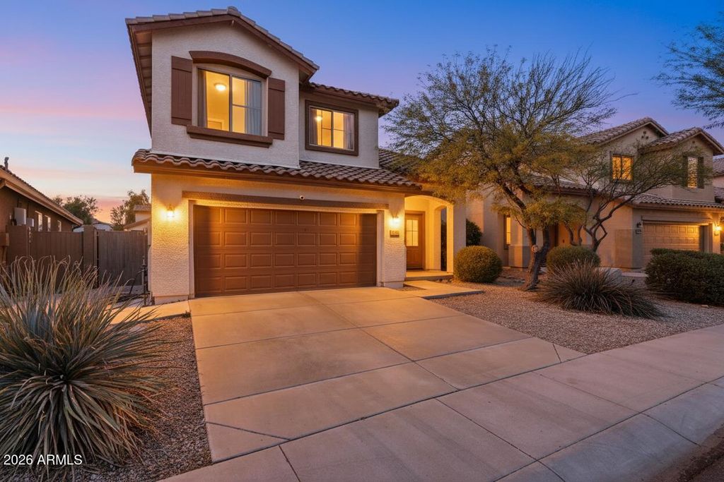 Image 2 of property listing at 1724 W HEMINGWAY Lane, Anthem, AZ 85086