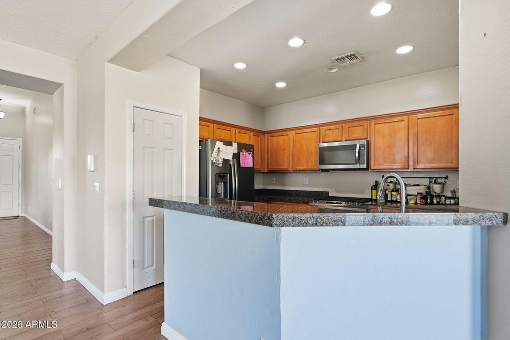 Image 3 of property listing at 1724 W HEMINGWAY Lane, Anthem, AZ 85086