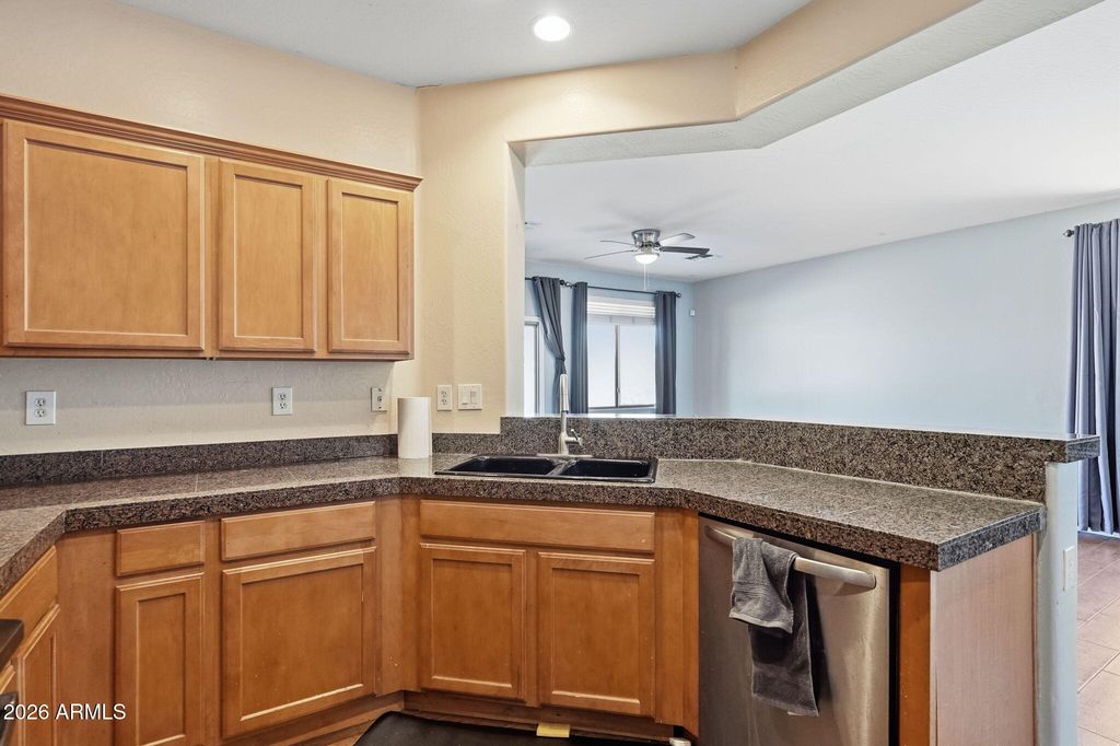 Image 4 of property listing at 1724 W HEMINGWAY Lane, Anthem, AZ 85086