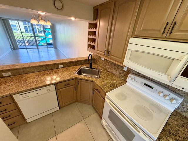 6 Royal Palm Way 102, Boca Raton, FL 33432