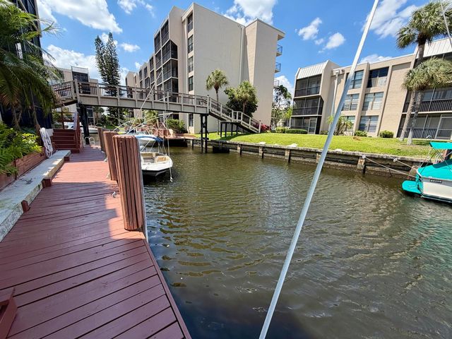 6 Royal Palm Way 102, Boca Raton, FL 33432