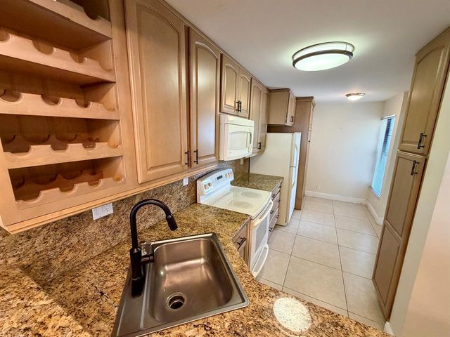 6 Royal Palm Way 102, Boca Raton, FL 33432