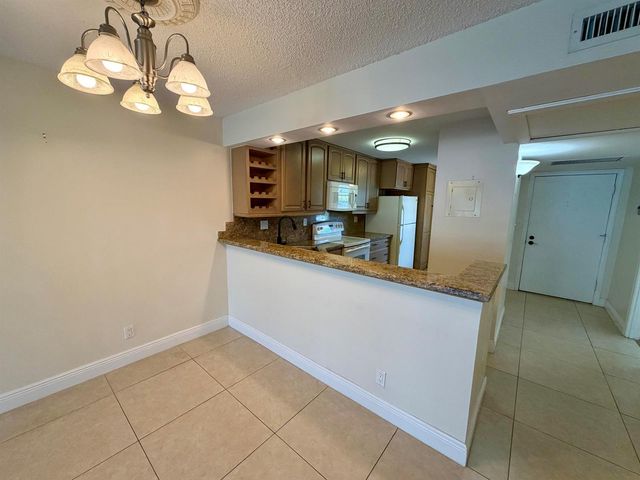 6 Royal Palm Way 102, Boca Raton, FL 33432