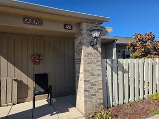 62310 Arlington Circle 4, South Lyon, MI 48178
