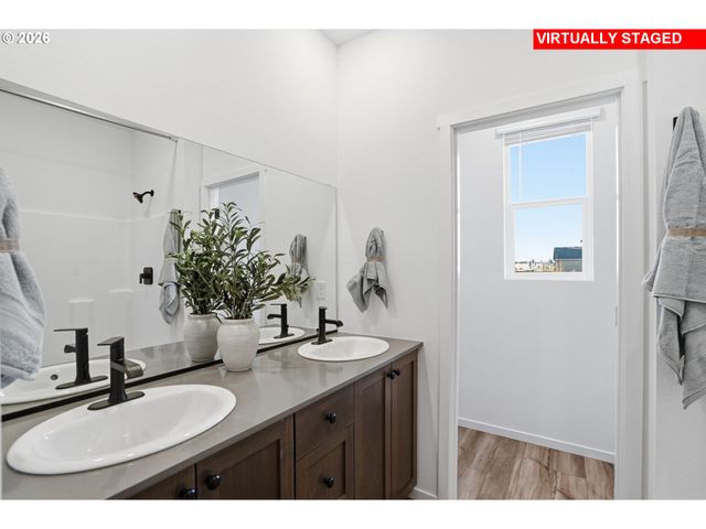 398 Ne Hunter Dr, Estacada, OR 97023