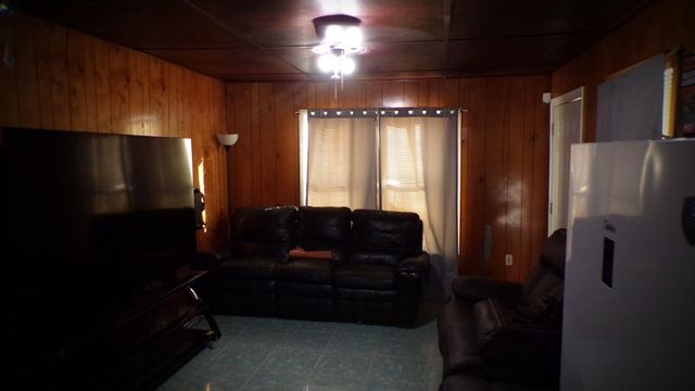 618 N 11th Street, Texas City, TX 77590