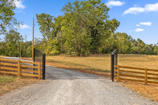 6 Sturgeon Creek Road, Cedar Hill, TN 37032