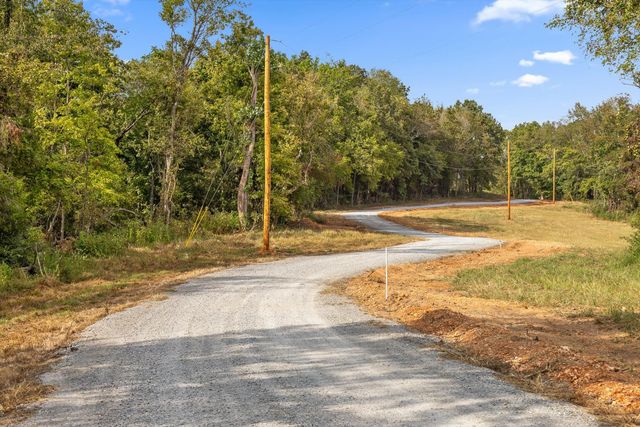 6 Sturgeon Creek Road, Cedar Hill, TN 37032