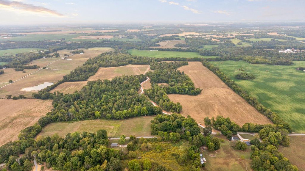 6 Sturgeon Creek Road, Cedar Hill, TN 37032