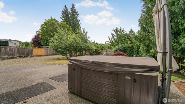 19810 11th Street E, Lake Tapps, WA 98391