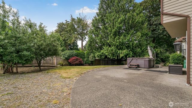 19810 11th Street E, Lake Tapps, WA 98391