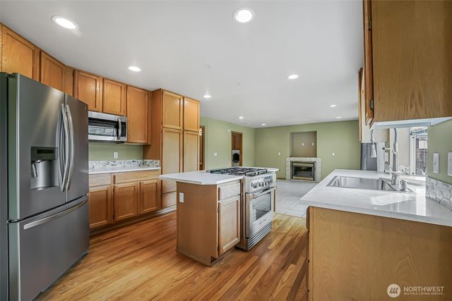 19810 11th Street E, Lake Tapps, WA 98391