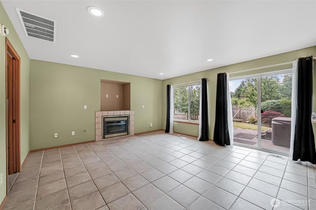 19810 11th Street E, Lake Tapps, WA 98391