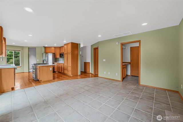 19810 11th Street E, Lake Tapps, WA 98391