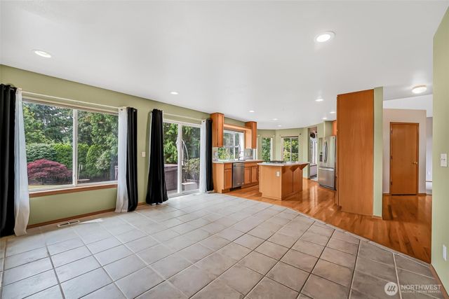 19810 11th Street E, Lake Tapps, WA 98391