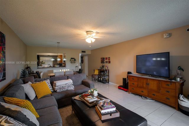 2083 Coral Ridge Dr N302, Coral Springs, FL 33071