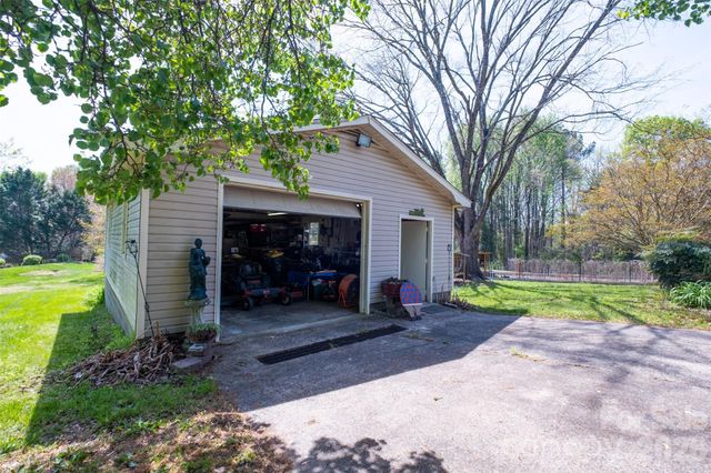 9730 Mount Holly Huntersville Road, Huntersville, NC 28078