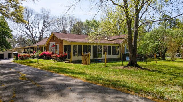 9730 Mount Holly Huntersville Road, Huntersville, NC 28078